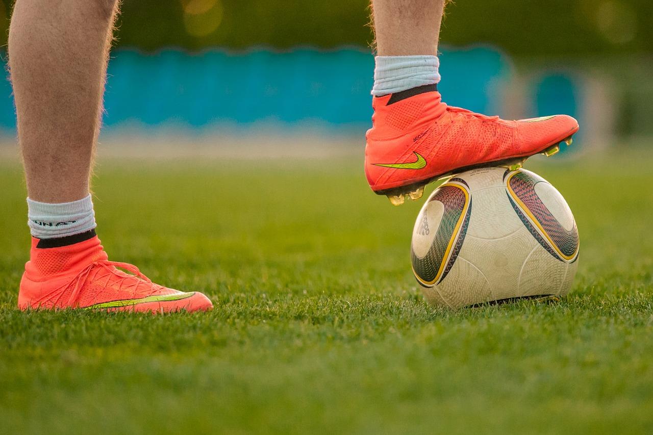 Buty piłkarskie idealne dla dziecka – co jest najważniejsze?