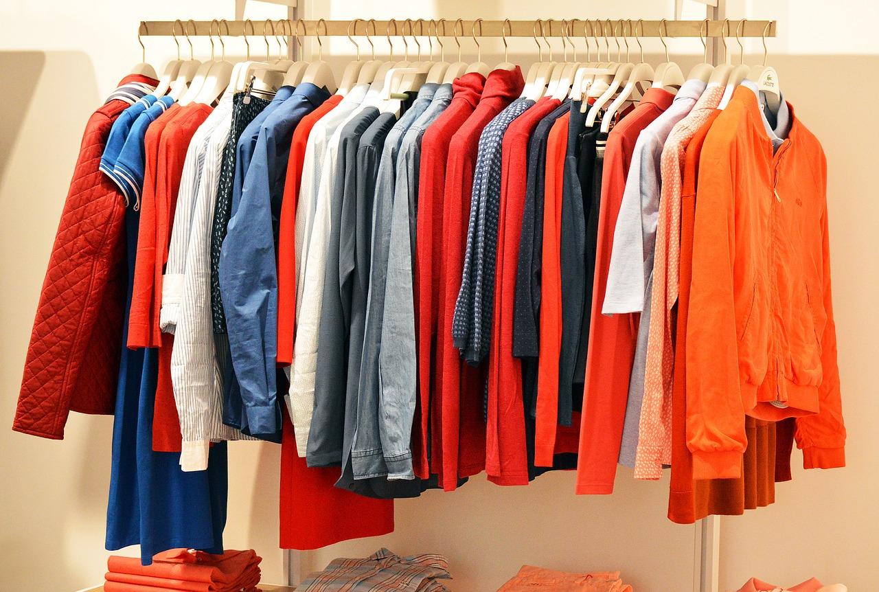 Jak niskim kosztem uzupełnić braki w swojej garderobie?