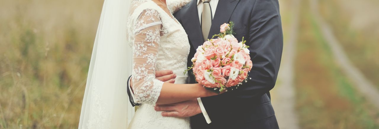 Ślub cywilny – jak wygląda uroczystość?