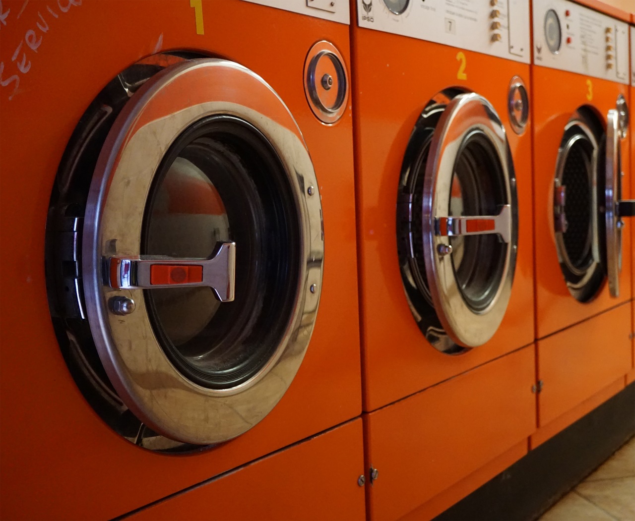 Jakie są zasady korzystania z samoobsługowej pralni – co trzeba wiedzieć?