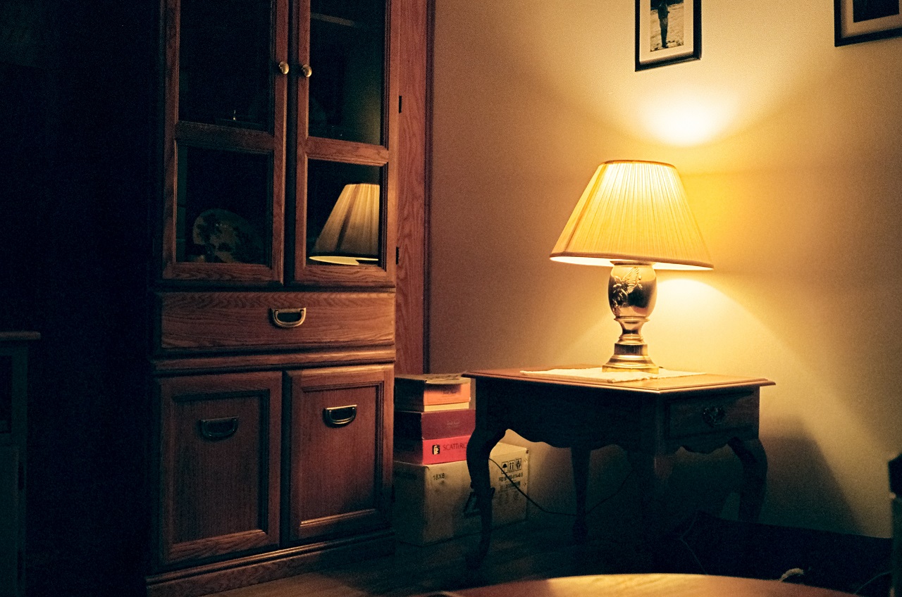 Jakie kwestie mieć na uwadze dokonując wyboru lamp do pomieszczenia?