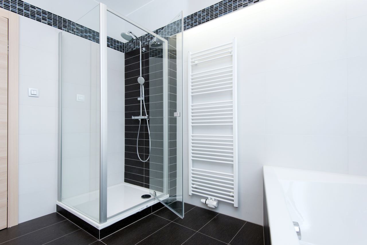 Aranżacja łazienki – dlaczego warto postawić na prysznic?