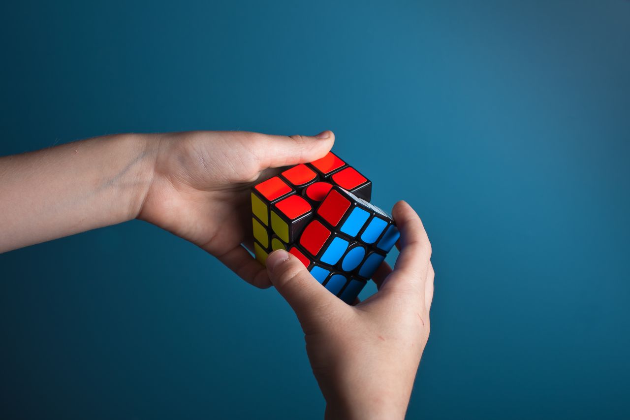 Dlaczego Kostka Rubika jest uwielbiana przez ludzi na całym świecie?